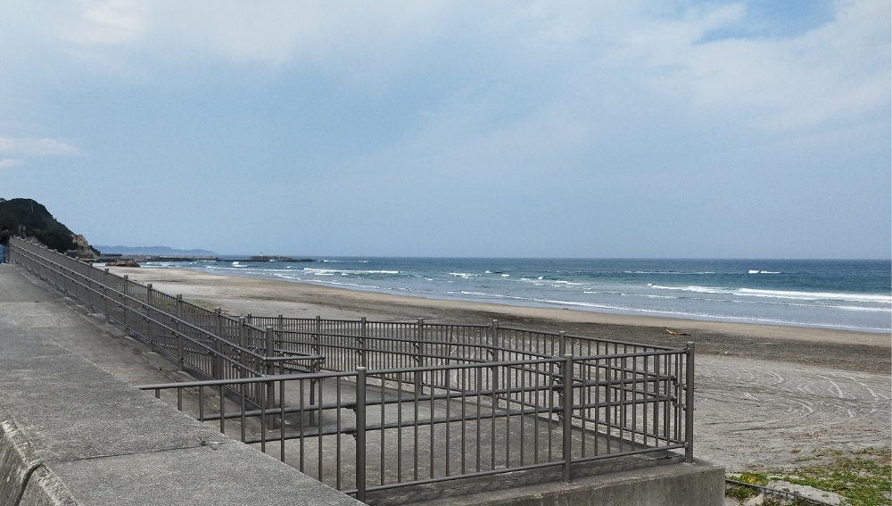 塩谷の岬の近くの海岸